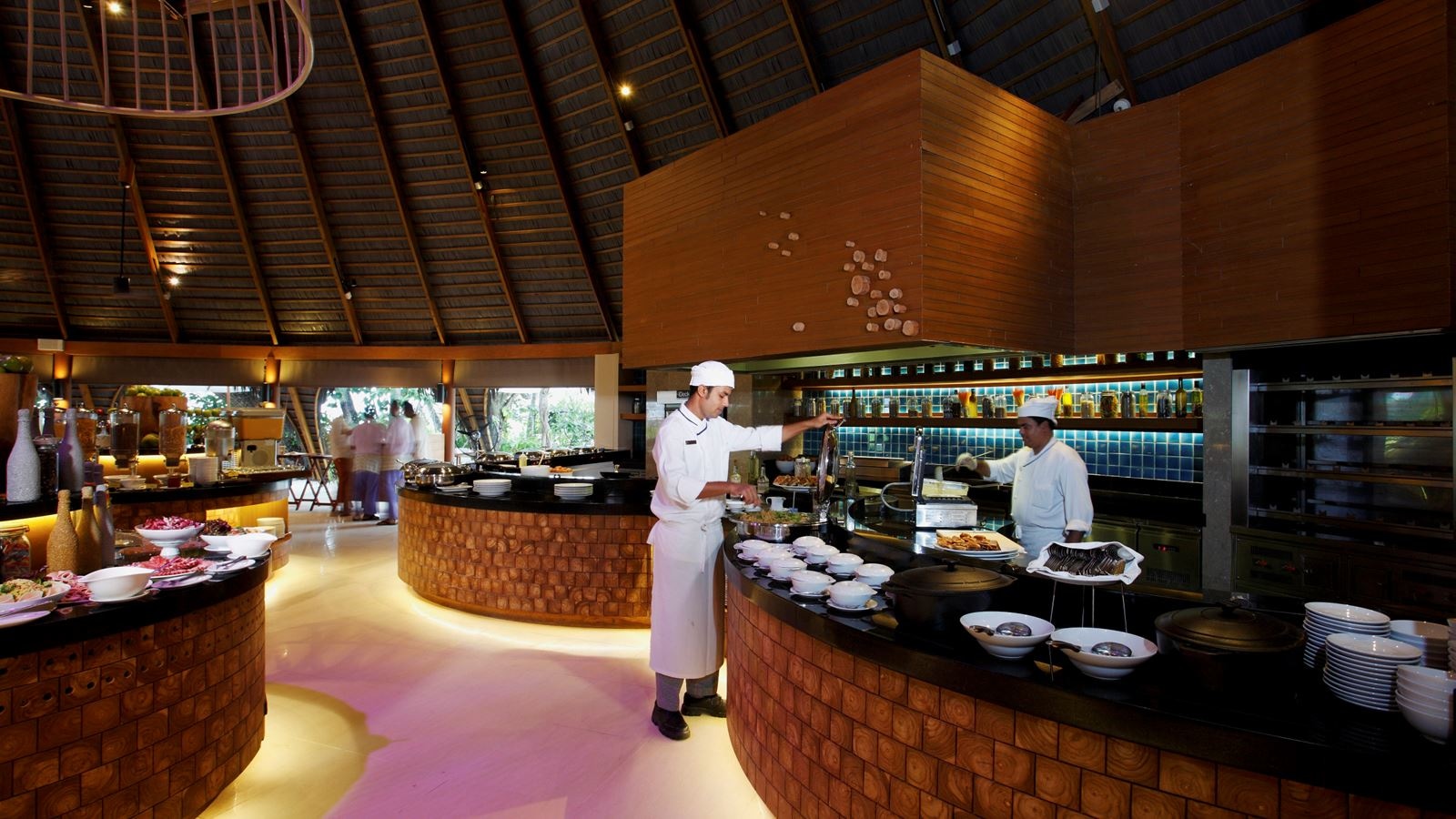 restaurants-oceans-main-dining-venue