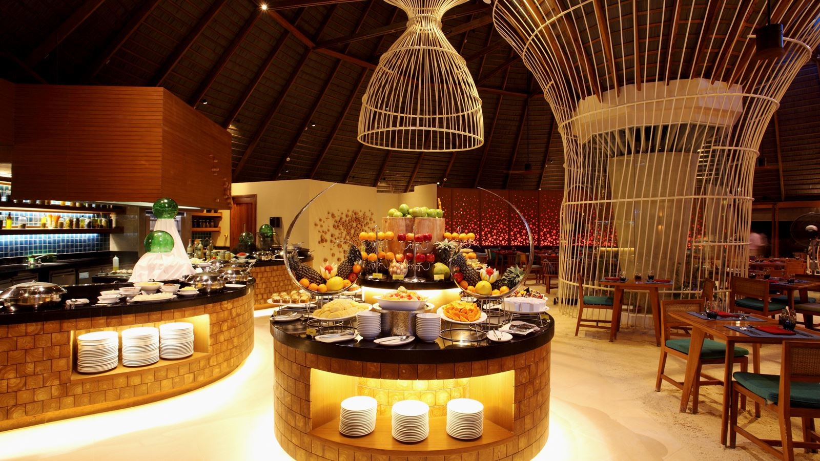 restaurants-oceans-main-dining-venue