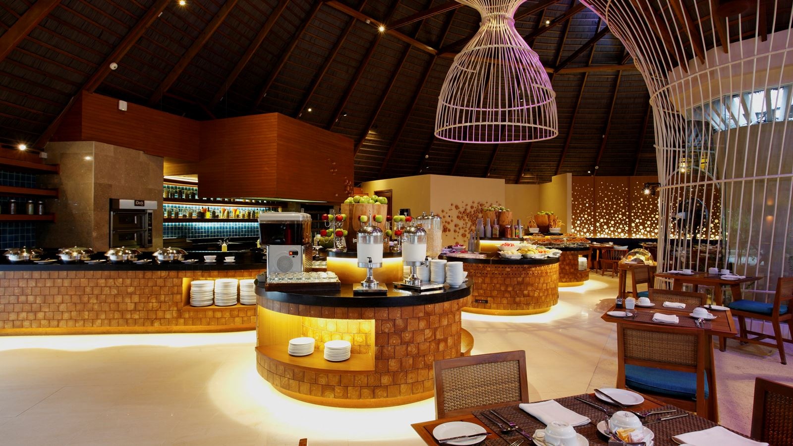 restaurants-oceans-main-dining-venue