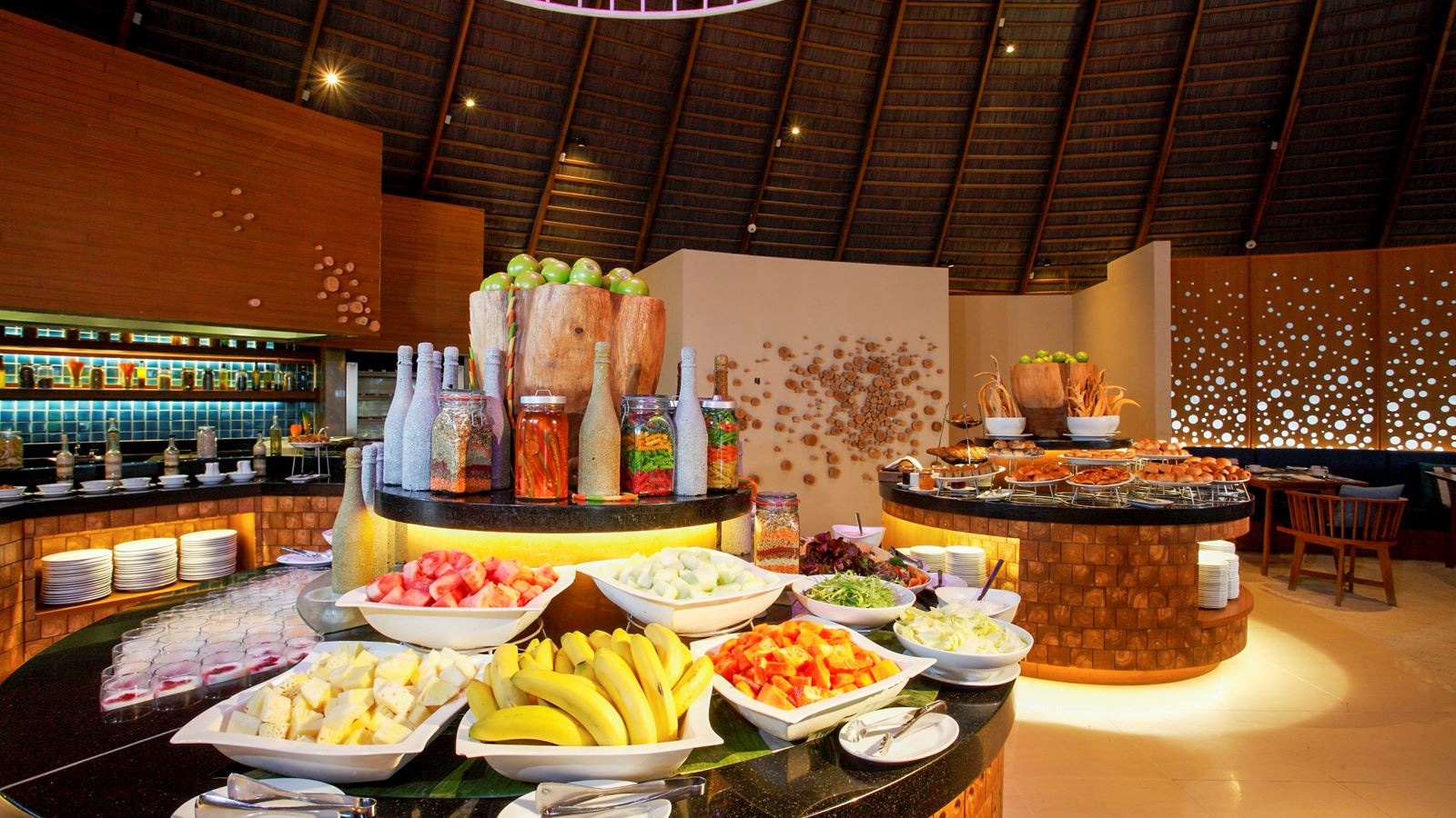 restaurants-oceans-main-dining-venue