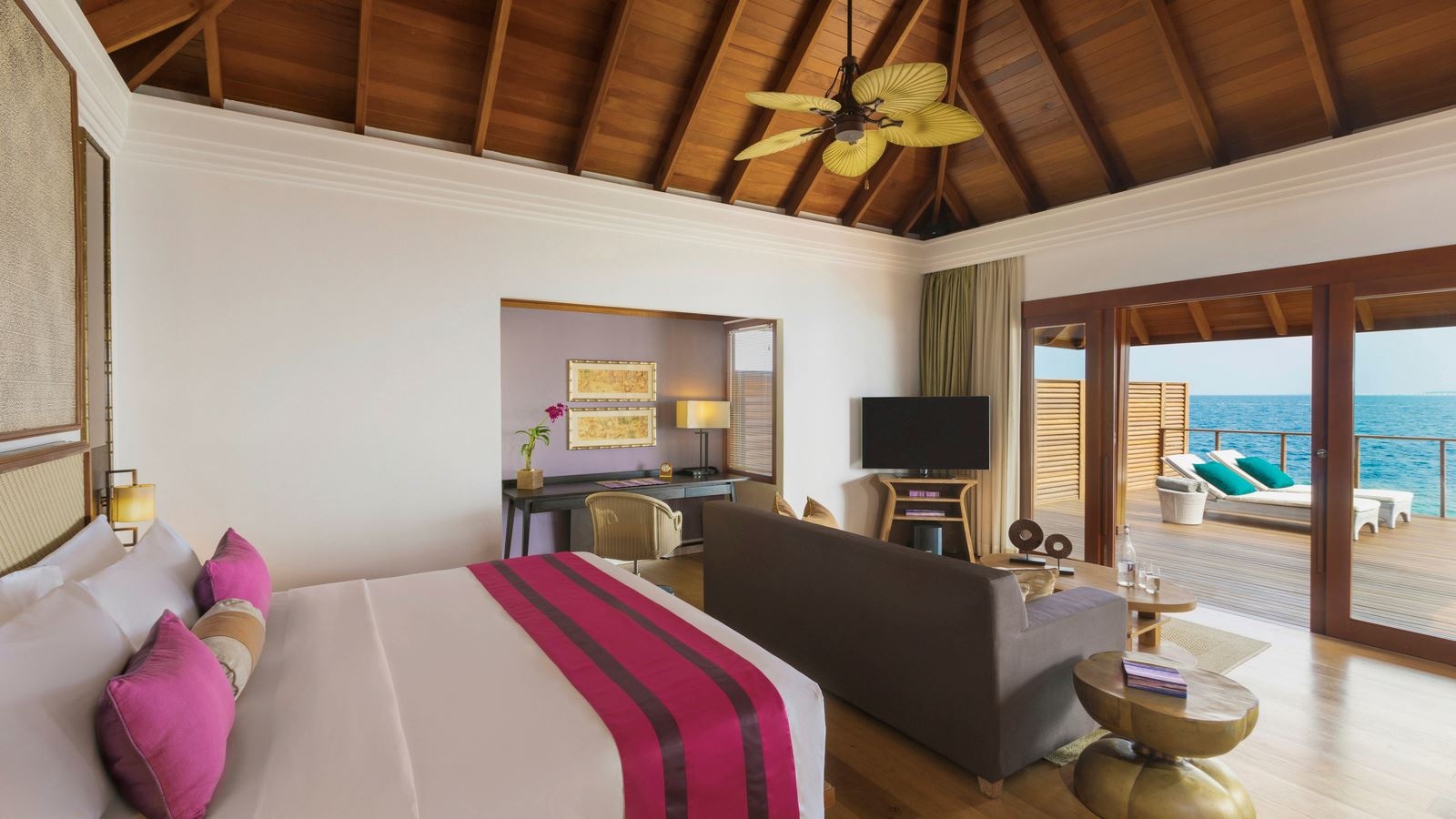 rooms-waterfront-pool-villa