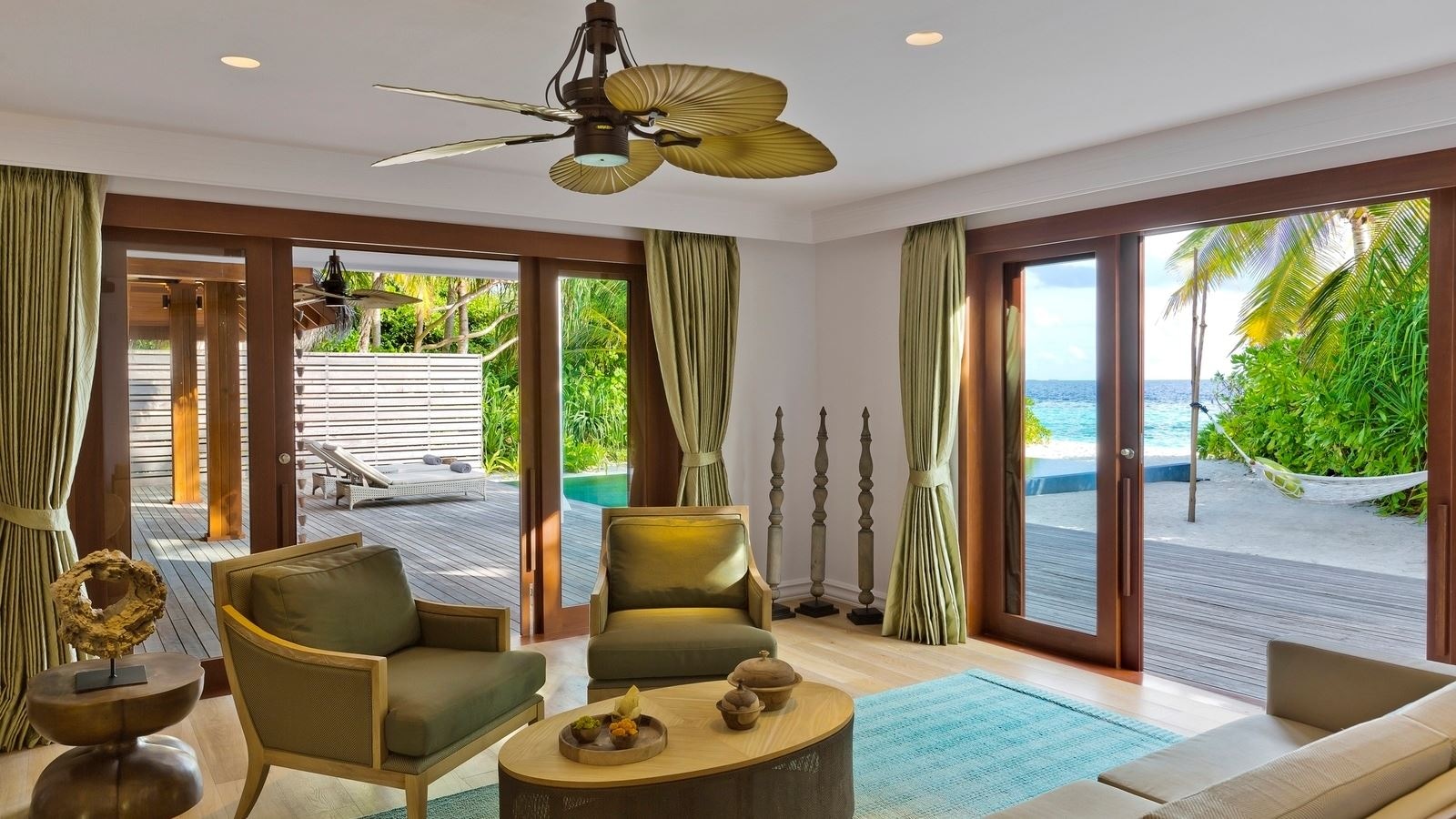 rooms-three-bedrooms-beach-pool-residence