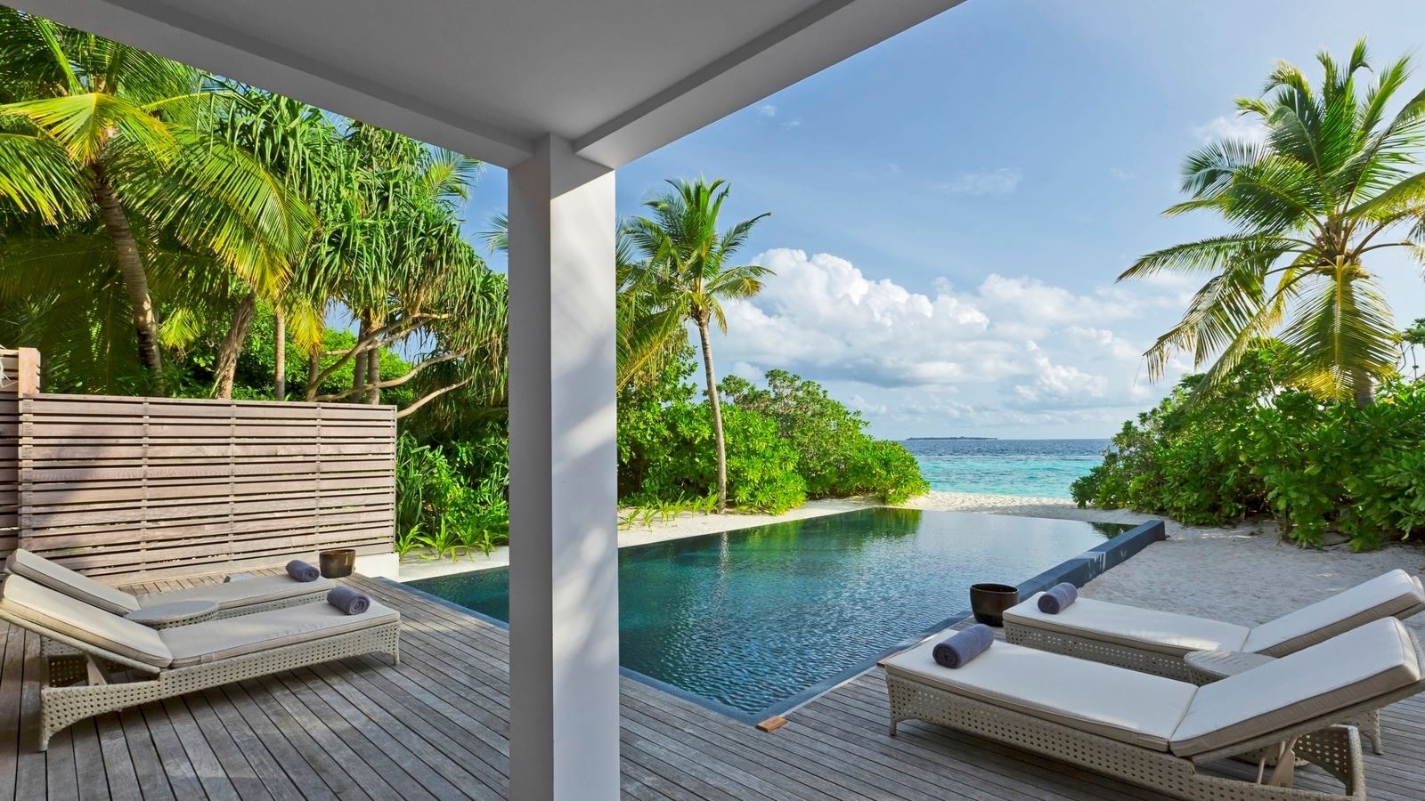 rooms-three-bedrooms-beach-pool-residence