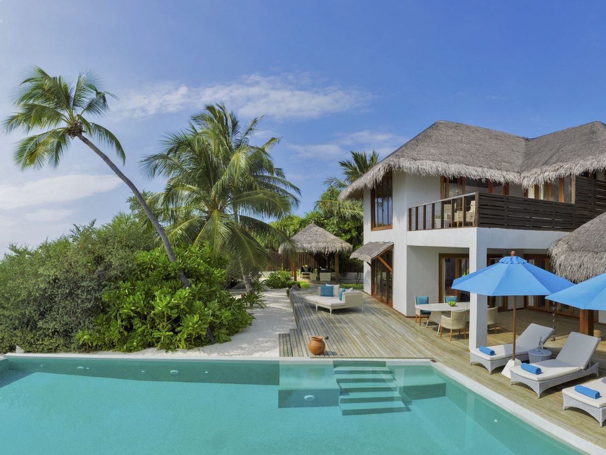 rooms-three-bedrooms-beach-pool-residence