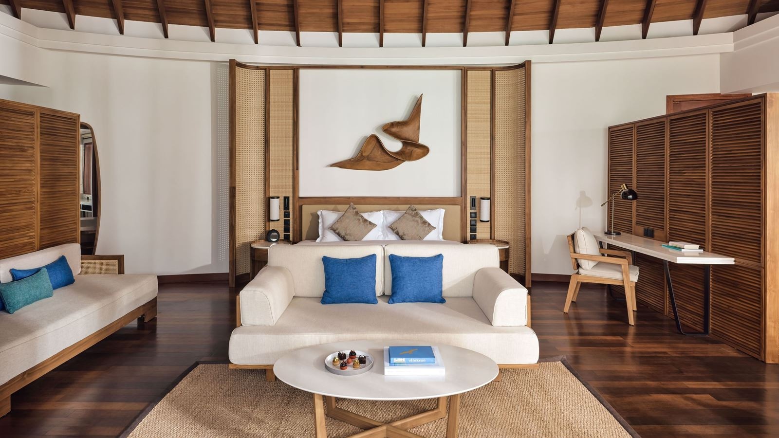 rooms-sunrise-over-water-suite