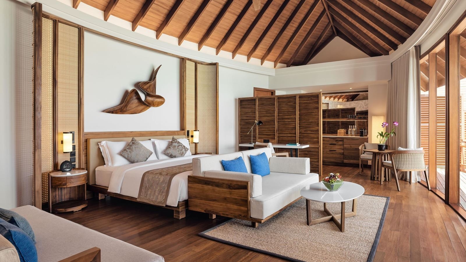 rooms-sunset-over-water-suite