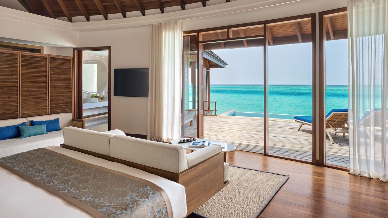 rooms-sunset-overwater-pool-suite