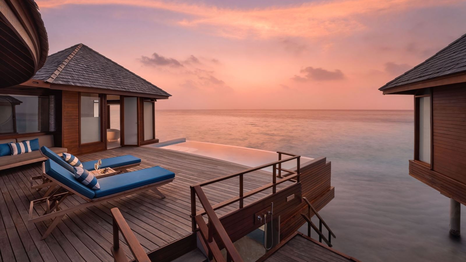 rooms-sunset-overwater-pool-suite
