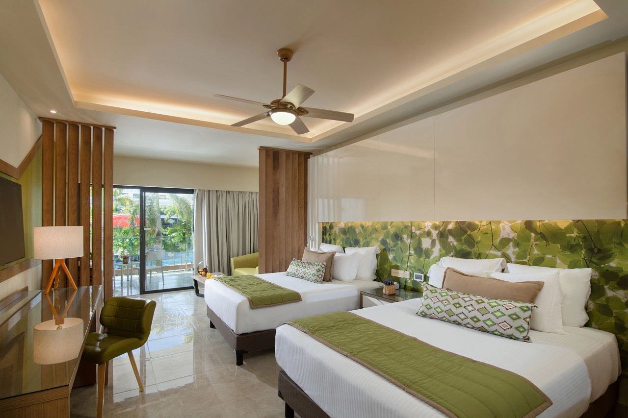 rooms-premium-junior-suite-pool-view