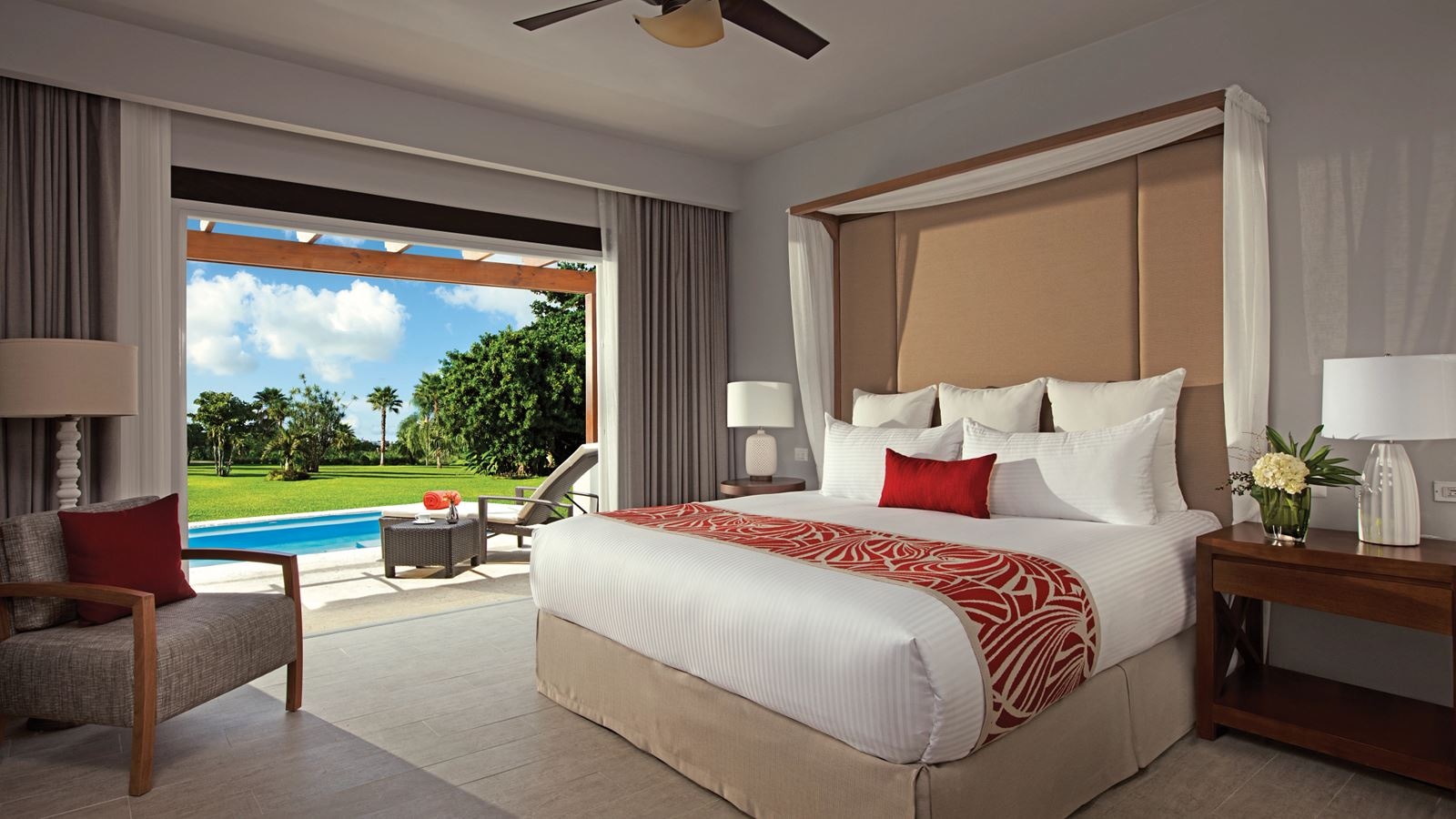 rooms-preferred-club-suite-swim-up