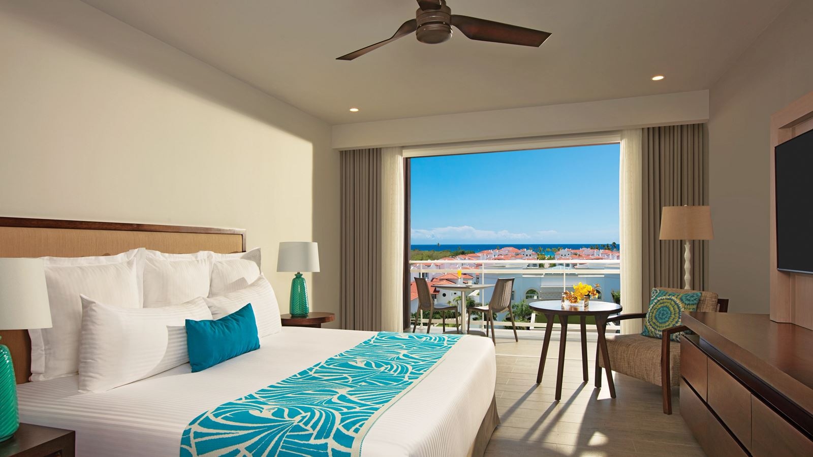 rooms-preffered-club-one-bedroom-family-suite-tropical-view