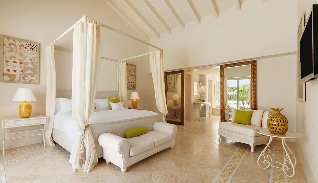 rooms-luxury-pool-family-suite