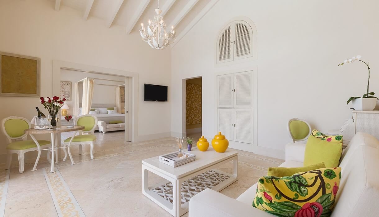 rooms-luxury-pool-family-suite