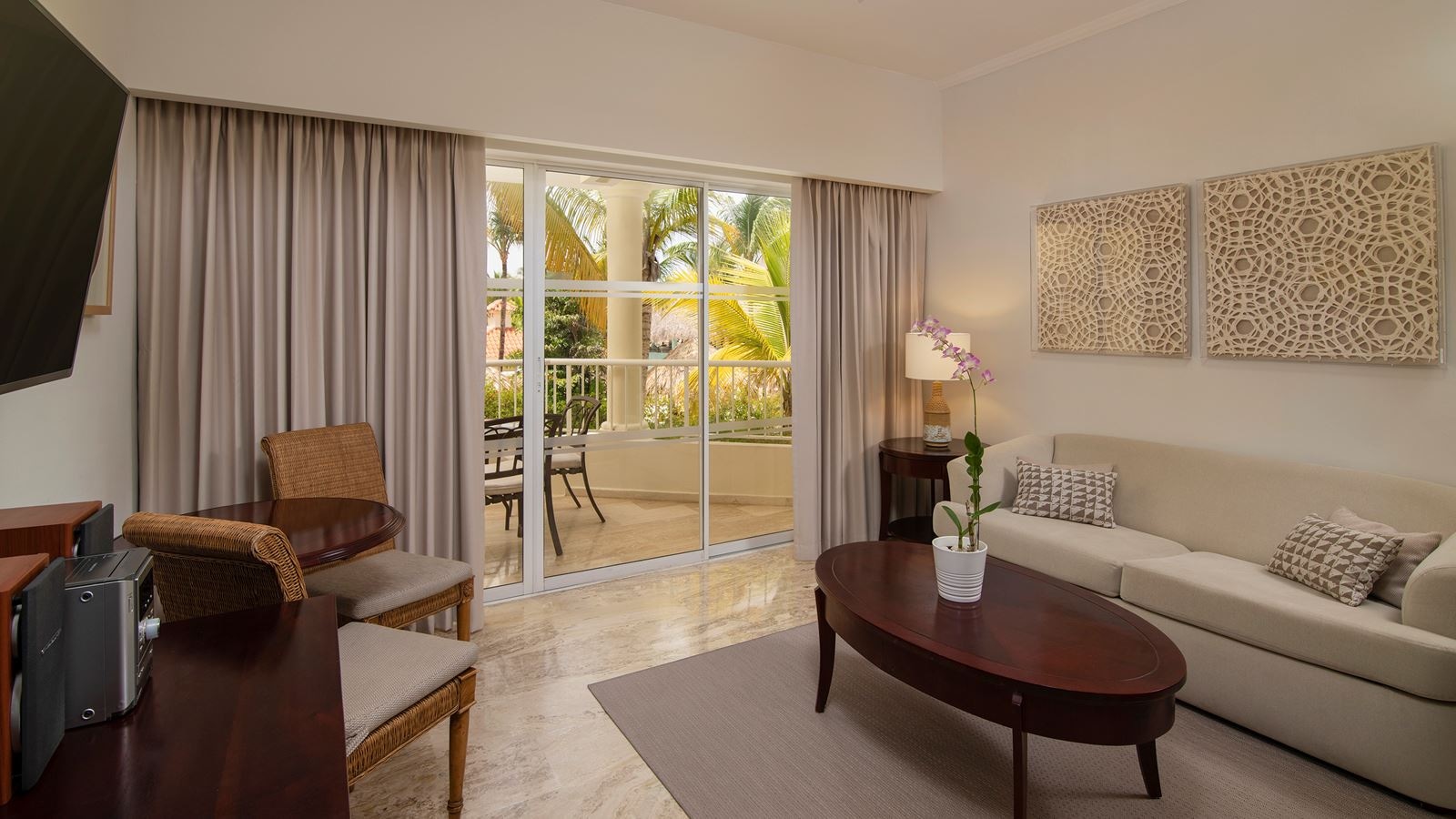 rooms-the-level-junior-suite