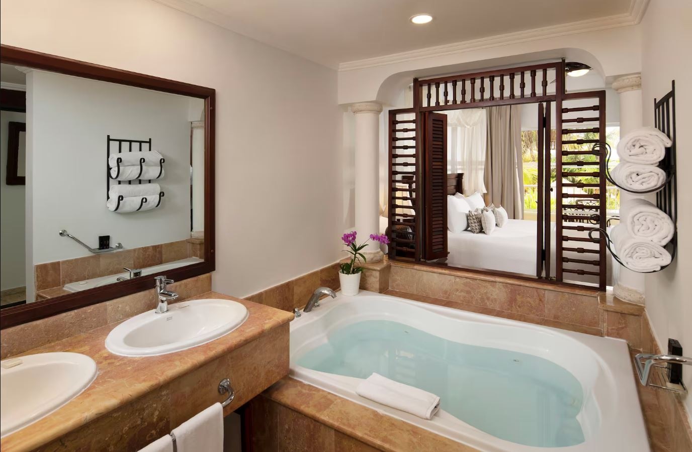 rooms-the-level-junior-suite