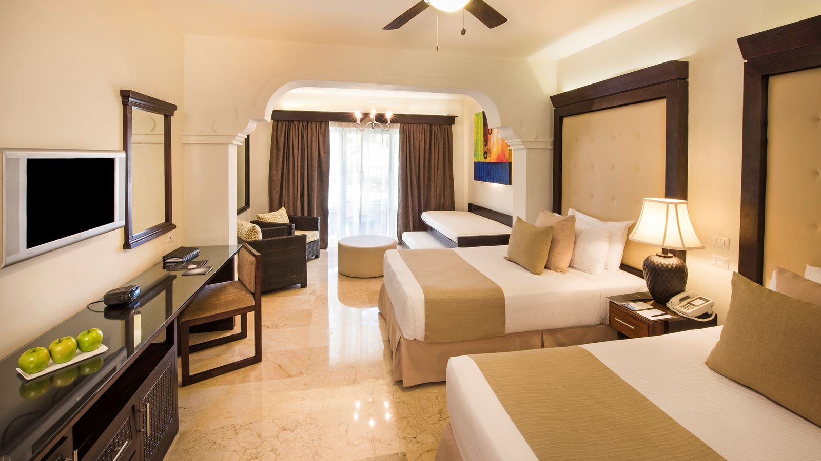 rooms-family-room-tropical-palms