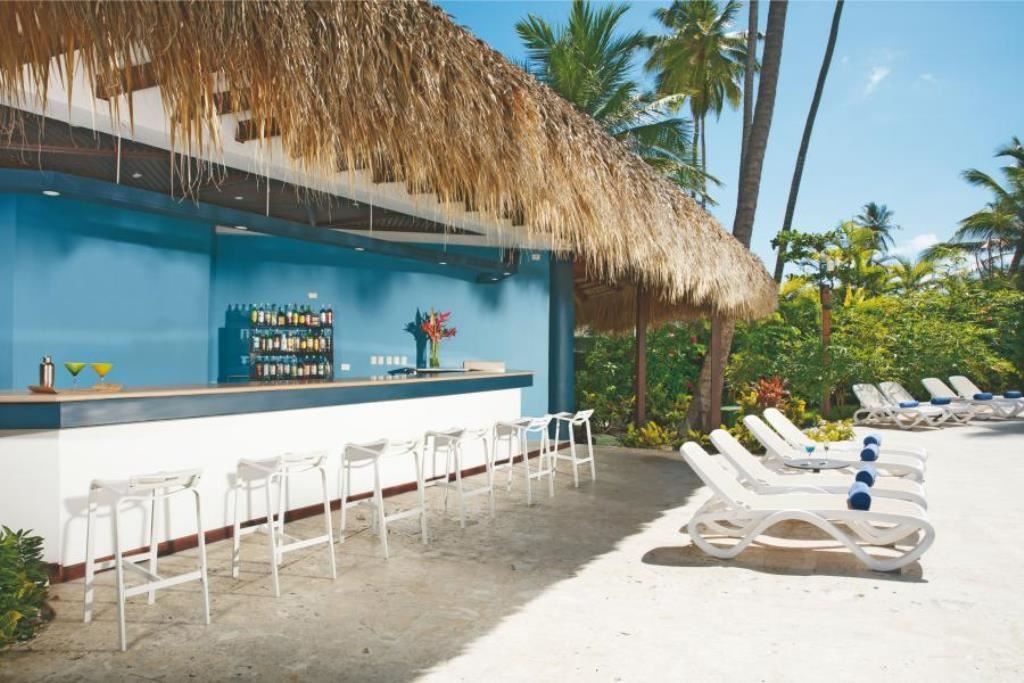 bars-turquoise-pool-bar