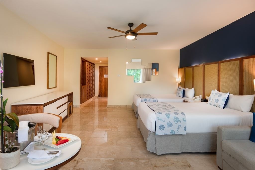 rooms-junior-suite-premium-tropical-view