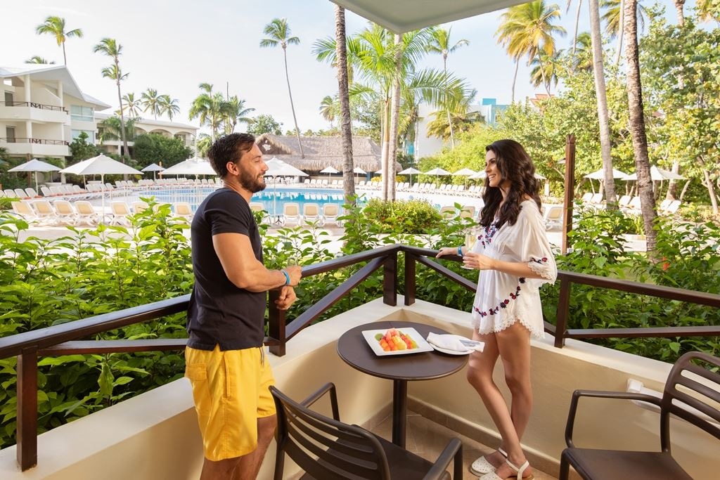 rooms-junior-suite-premium-pool-view