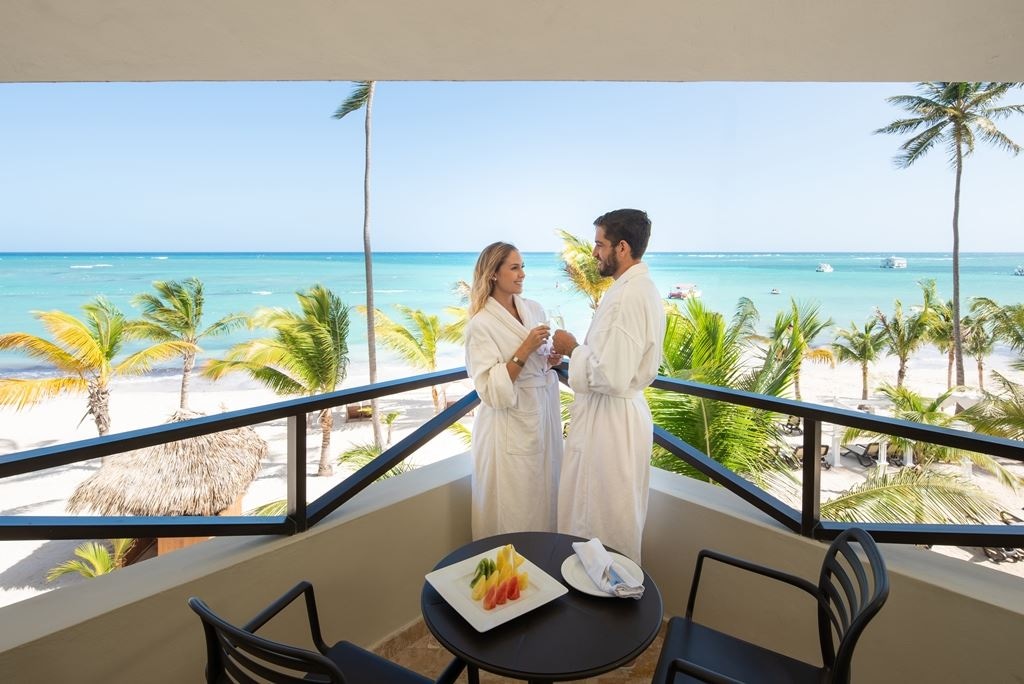 rooms-junior-suite-premium-ocean-front