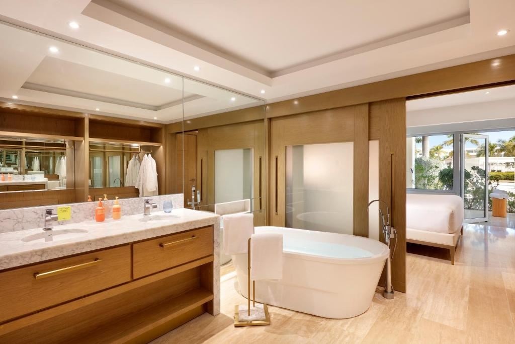 rooms-family-concierge-master-suite-swim-up