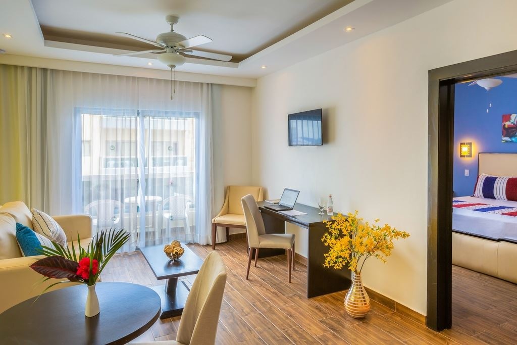 rooms-apartment-pool-view