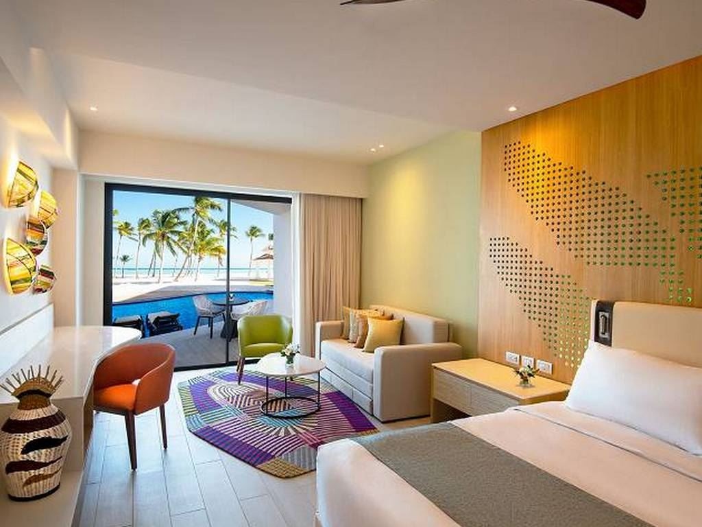 rooms-club-junior-suite-swim-up-double