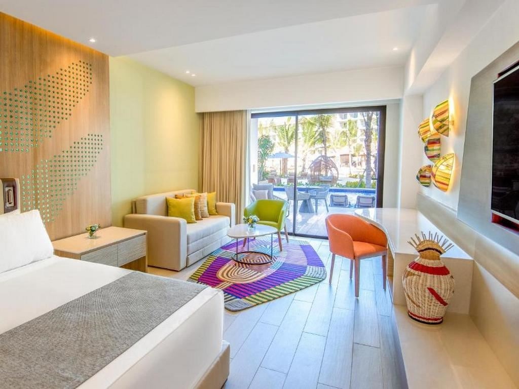 rooms-junior-suite-double-swim-up