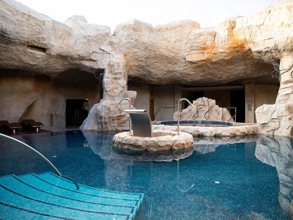 pools-indoor-pool