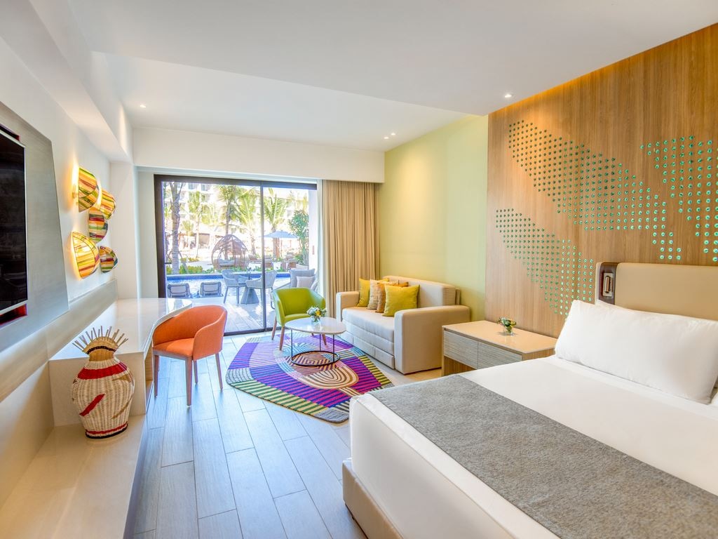 rooms-junior-suite-swim-up-double