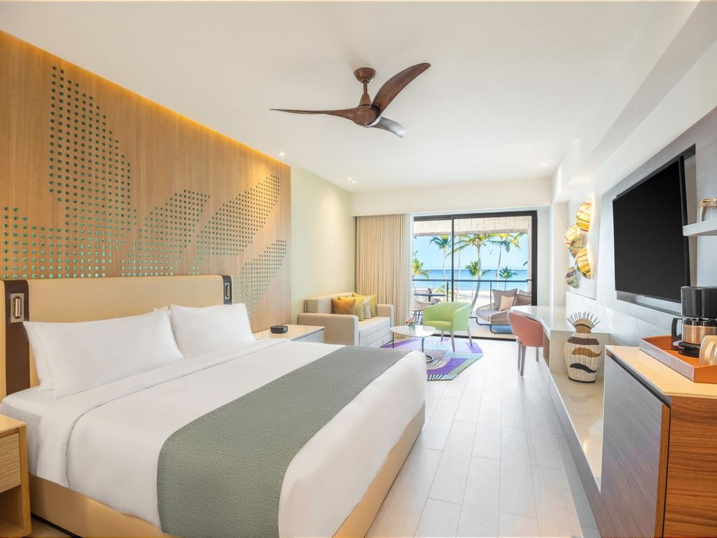 rooms-club-ocean-front-junior-suite