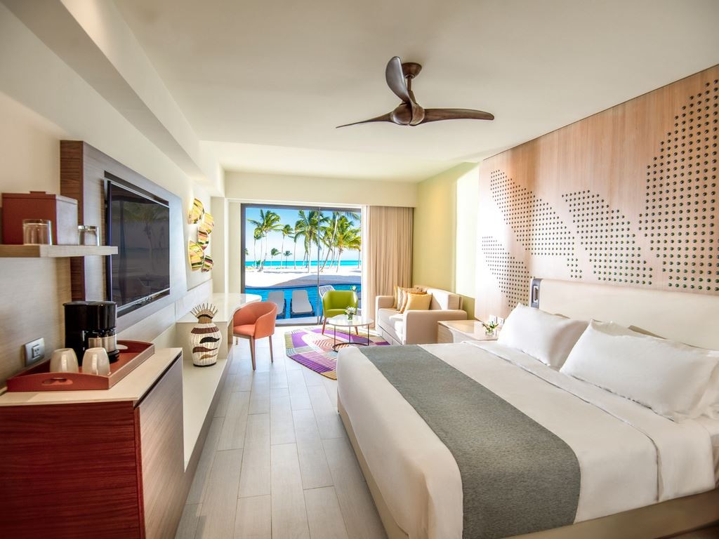 rooms-club-ocean-front-junior-suite-swim-up