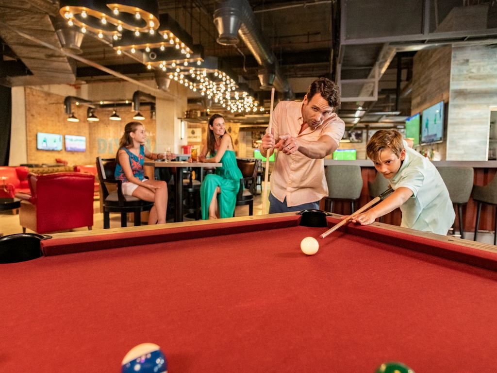 bars-moments-sports-lounge