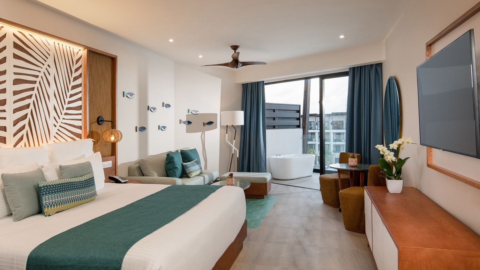 rooms-preferred-club-junior-suite-tropical-view