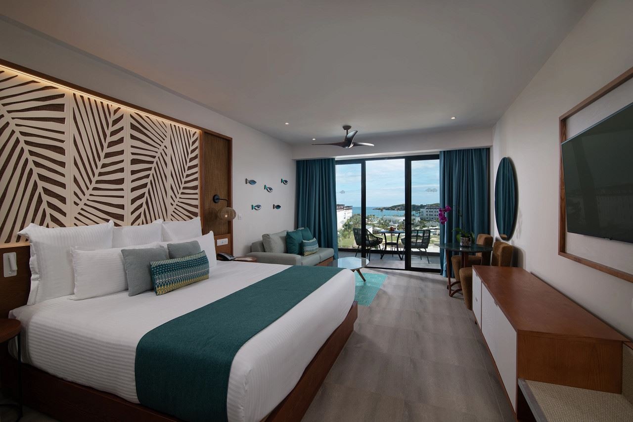 rooms-preferred-club-junior-suite-partial-ocean-view