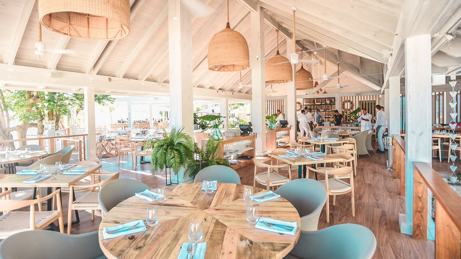 restaurants-minitas-beach-club--restaurant