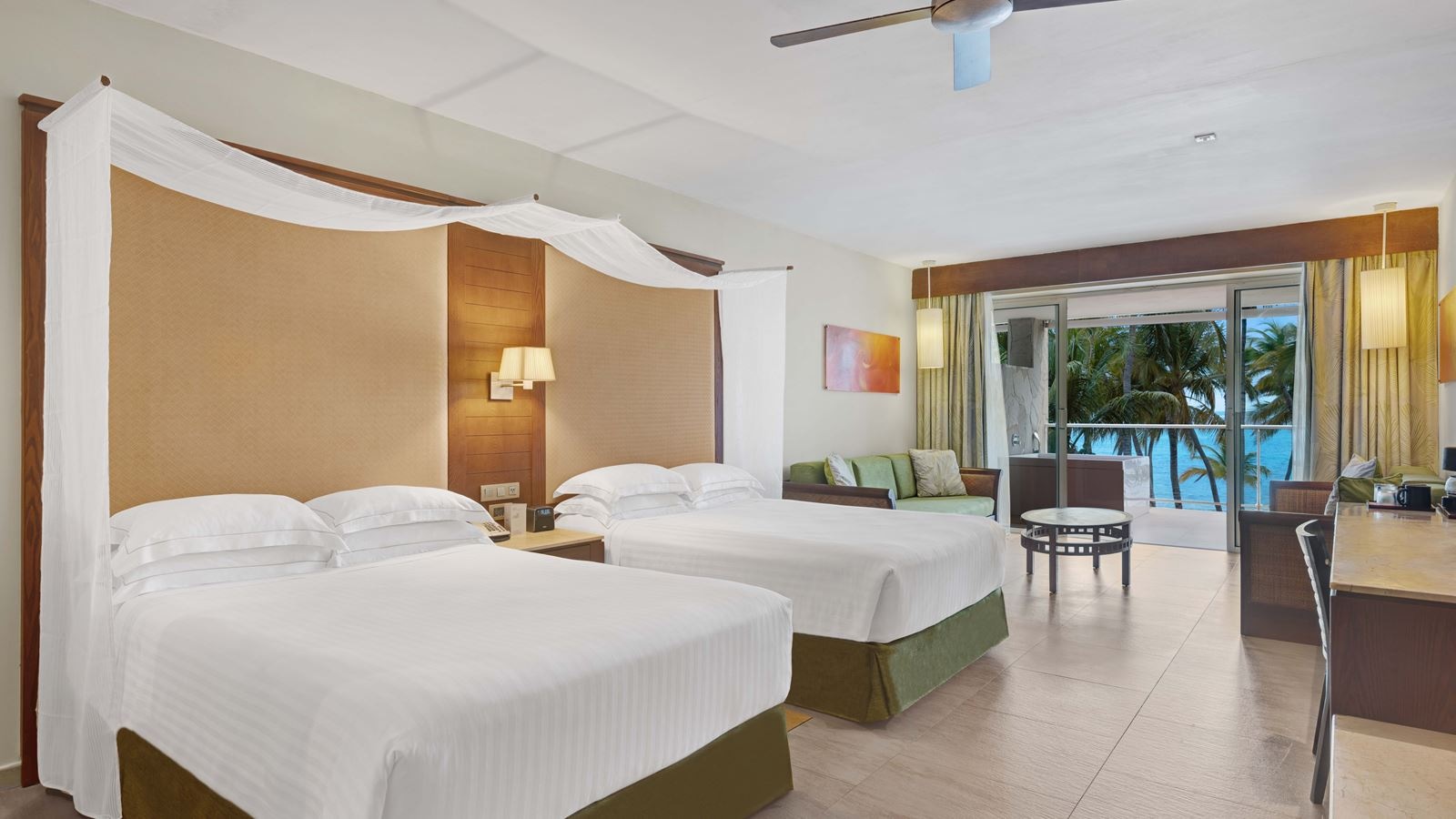 rooms-junior-suite-ocean-front-premium-level
