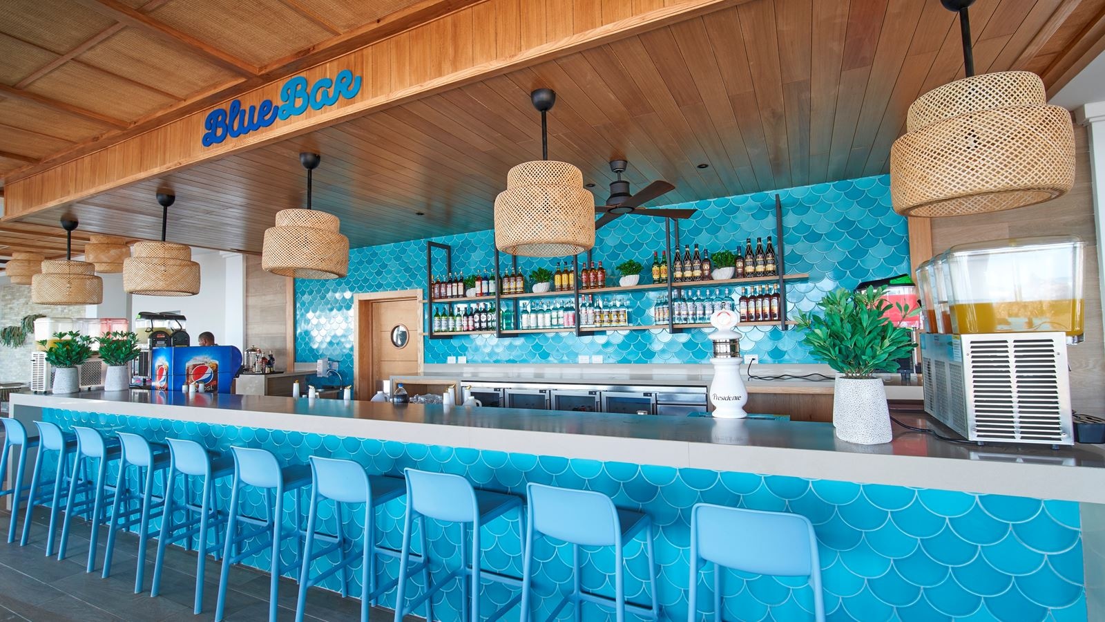 bars-hibyscus-pool-bar