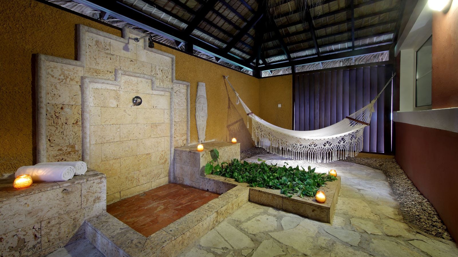 rooms-romance-suite-garden-view