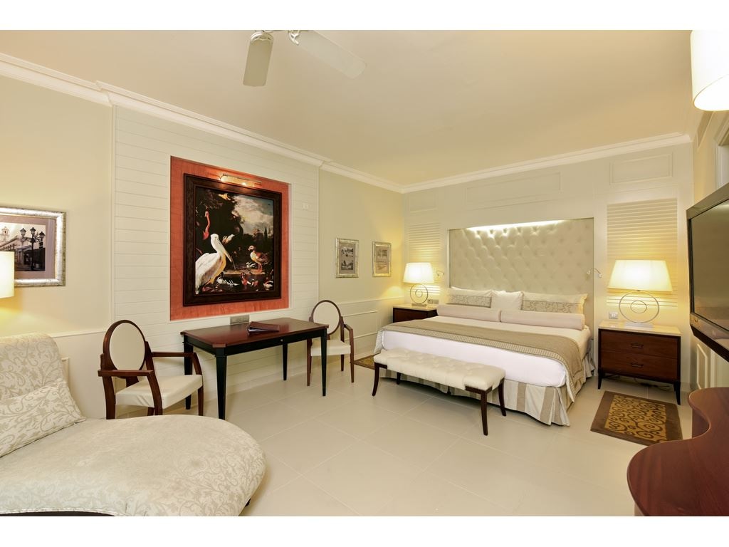 rooms-suite-lake-view