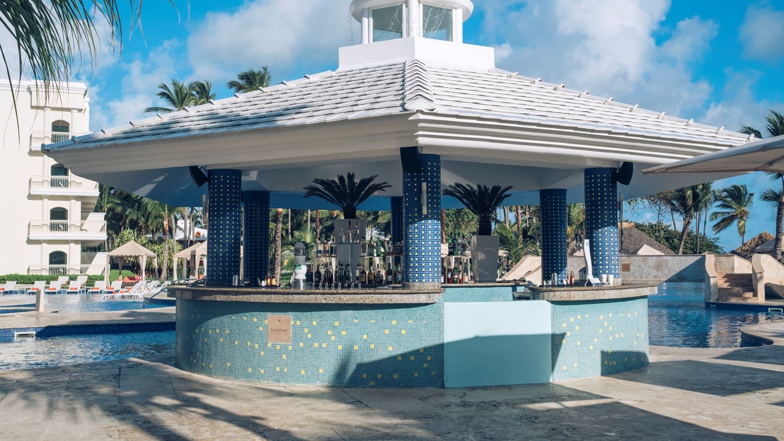 bars-larimar-pool-bar