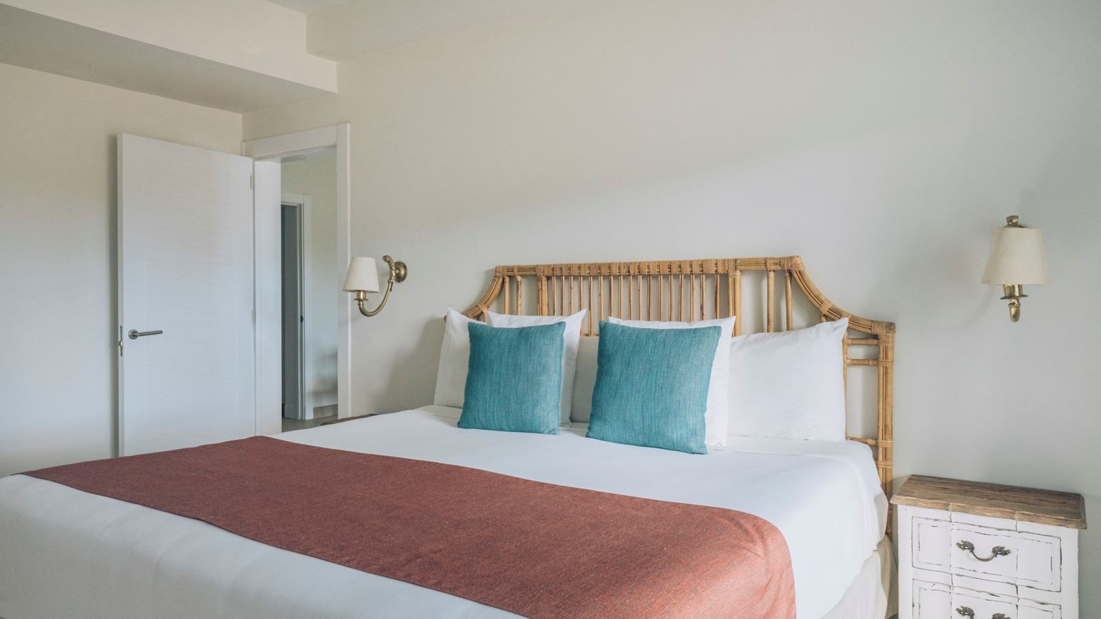 rooms-lighthouse-senior-suite