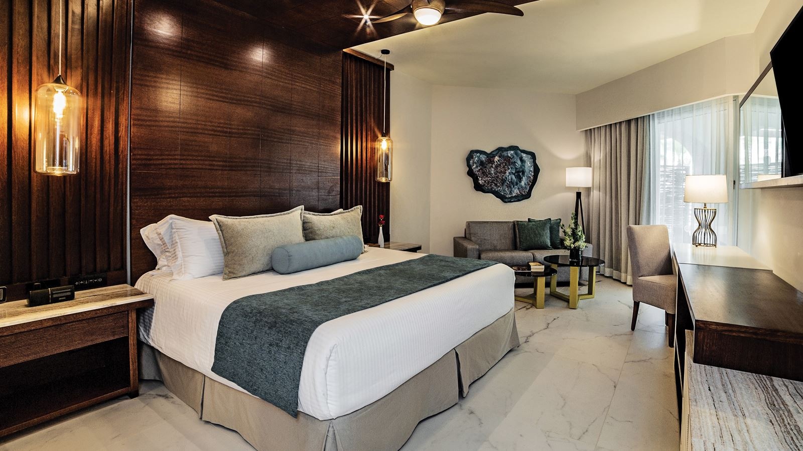 rooms-junior-suite-pool-view