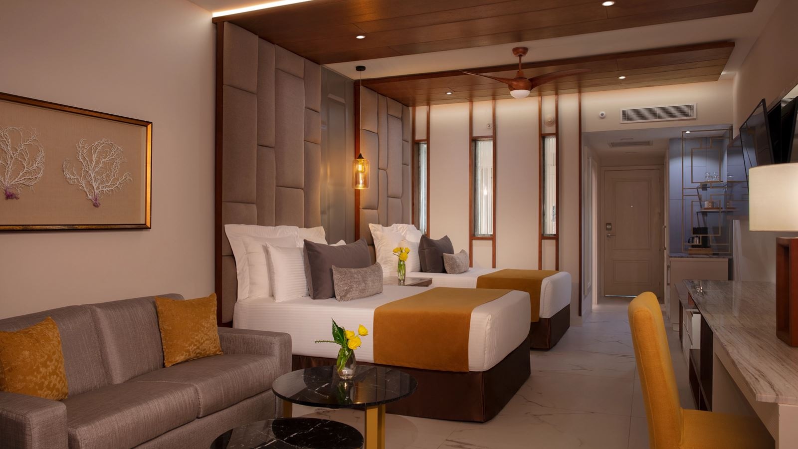 rooms-preferred-club-junior-suite-pool-view