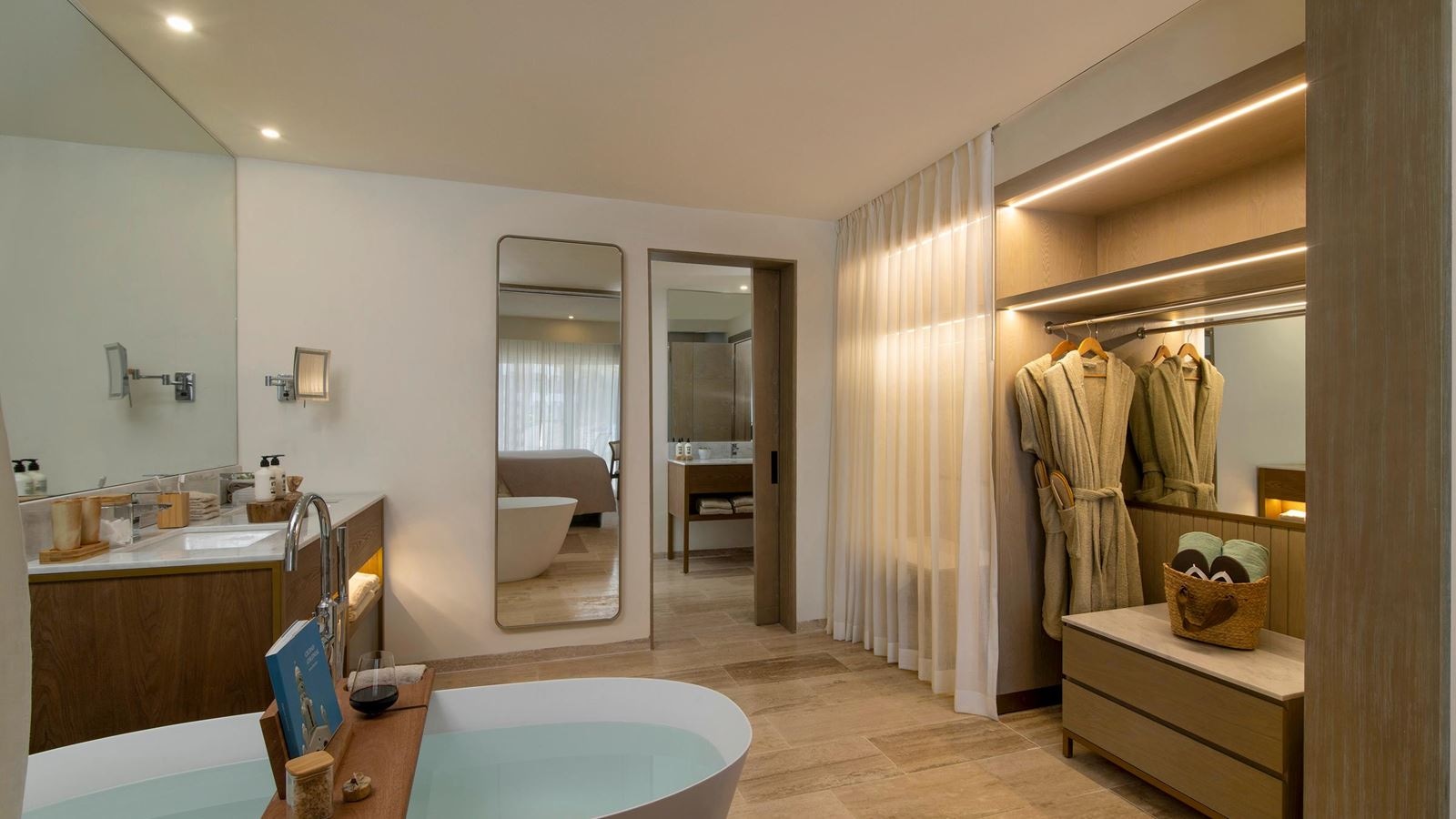 rooms-two-bedroom-master-suite