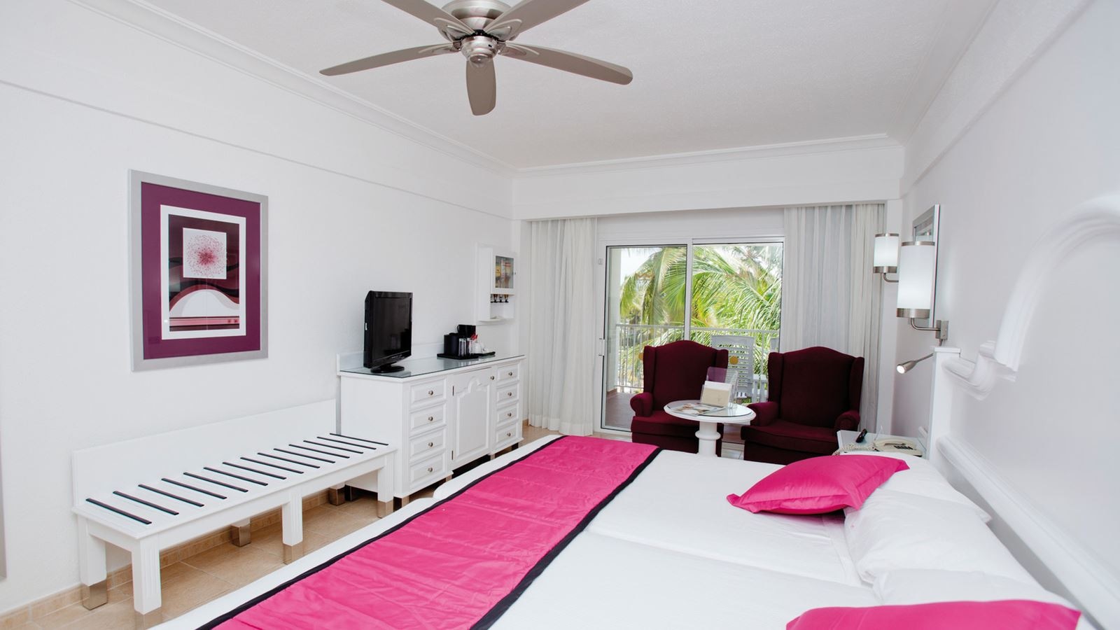 rooms-junior-suite-pool-view