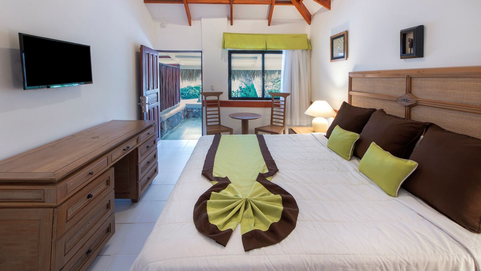 rooms-bungalow-garden-view