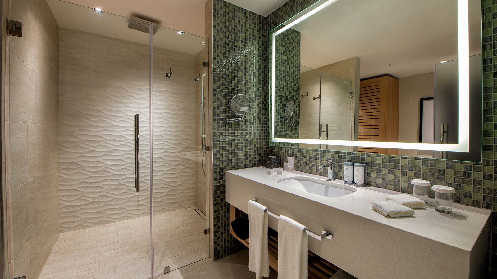 rooms-unique-king--tropical-junior-suite