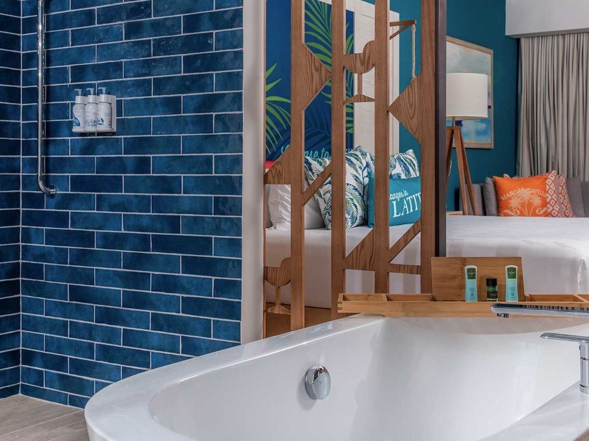 rooms-beachfront-honeymoon-suite