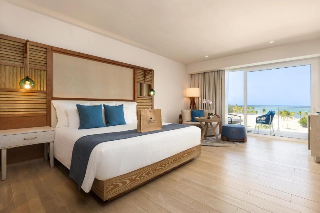 rooms-preferred-club-deluxe-ocean-view-front